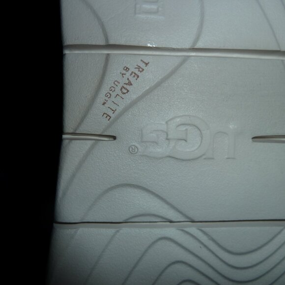 Ugg Mens Freamon Waterproof Chukka Boot. Taupe (tan/gray) color. Excellent used - Picture 10 of 14